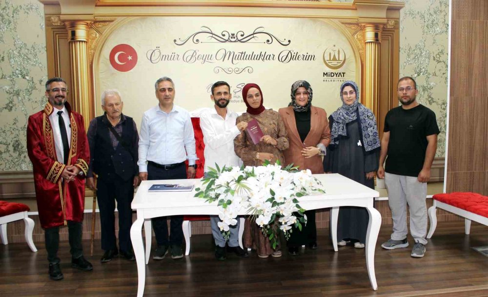 İşitme engelli çiftin mutluluğu işaret diliyle taçlandı
