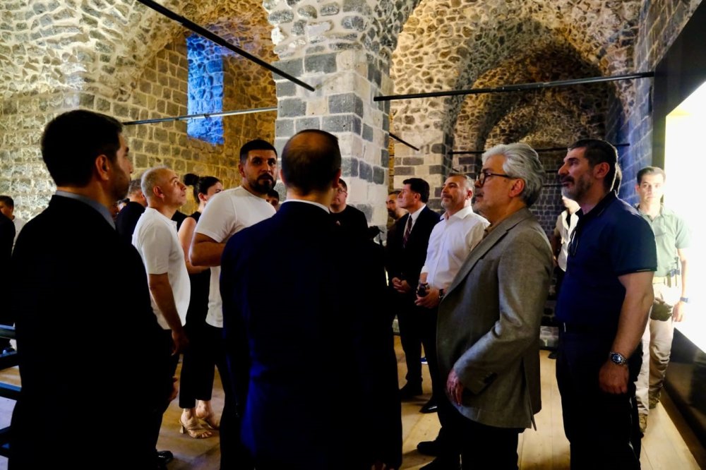MEB üst yönetimi ve 81 il müdürü Cizre’nin tarihî mirasını yerinde inceledi