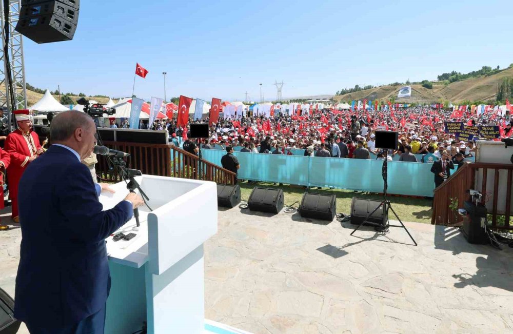 Cumhurbaşkanı Erdoğan: "Türkler, Kürtler, Araplar olarak kardeşçe kucaklaşmamızı engelleyemezsiniz"