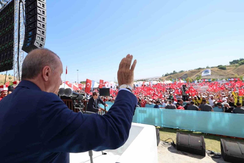 Cumhurbaşkanı Erdoğan: "Türkler, Kürtler, Araplar olarak kardeşçe kucaklaşmamızı engelleyemezsiniz"