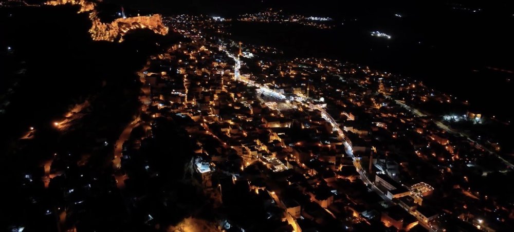Mardin’in tarihi mekanları izleyenleri kendinden geçirdi