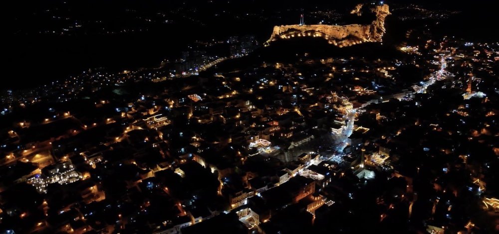 Mardin’in tarihi mekanları izleyenleri kendinden geçirdi