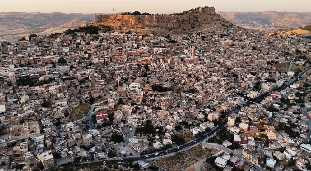 Mardin’in tarihi mekanları izleyenleri kendinden geçirdi