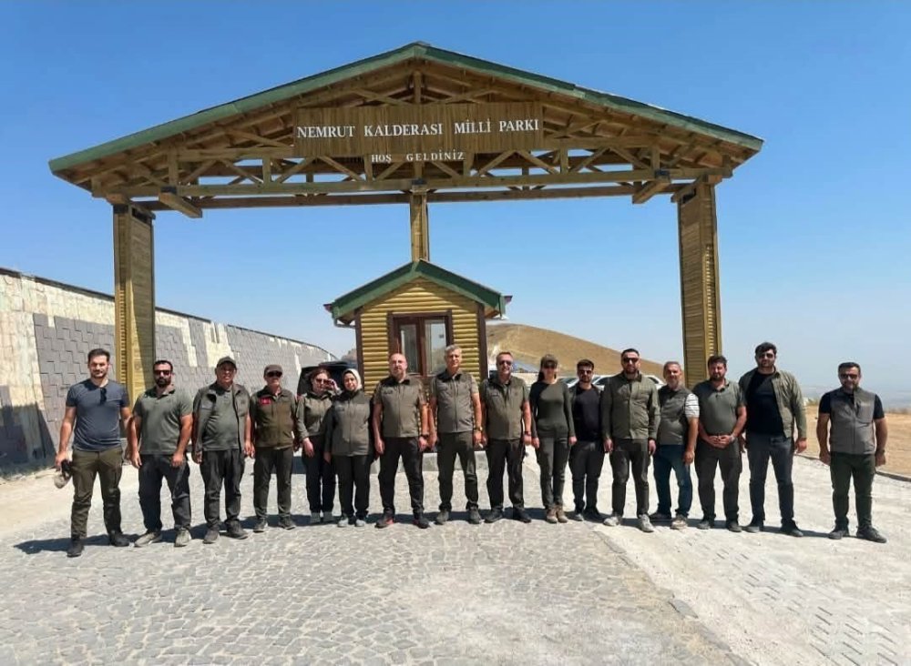 Nemrut Kalderasında 5 yaban hayvanı doğaya salındı