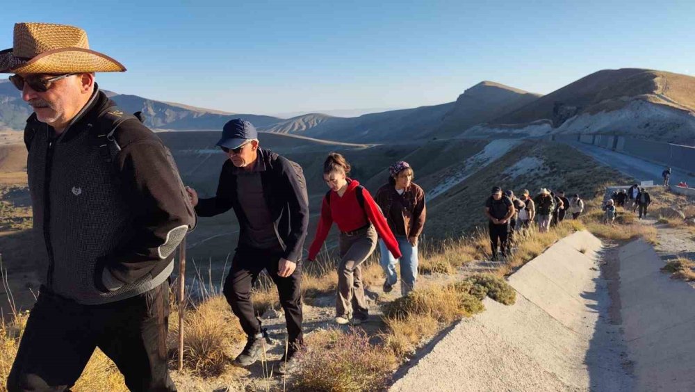 Nemrut Kalderası için 40 kilometre yürüdüler