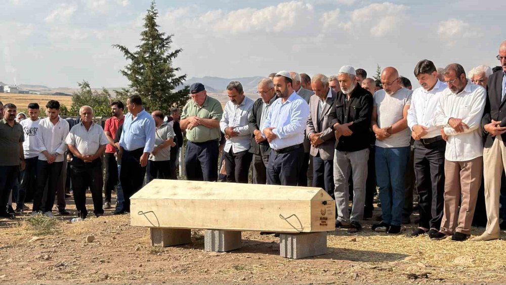 Tarlada ölü bulunan çocuğun cenazesi defnedildi