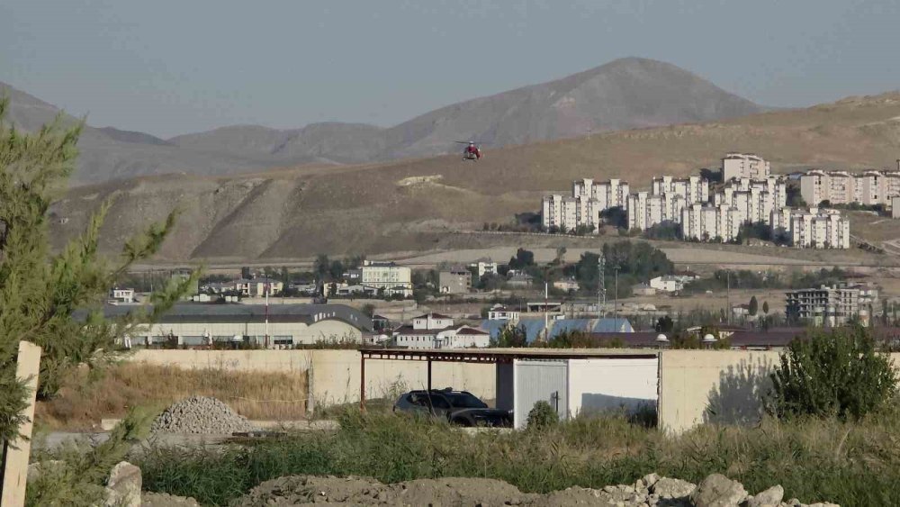 Perikardit hastası helikopter ambulansla Van’a sevk edildi