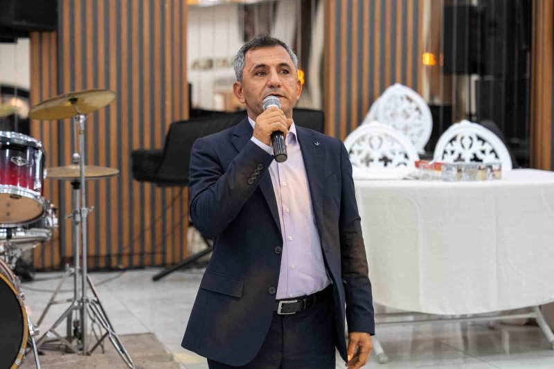iha-20261001aw800588-4.jpg