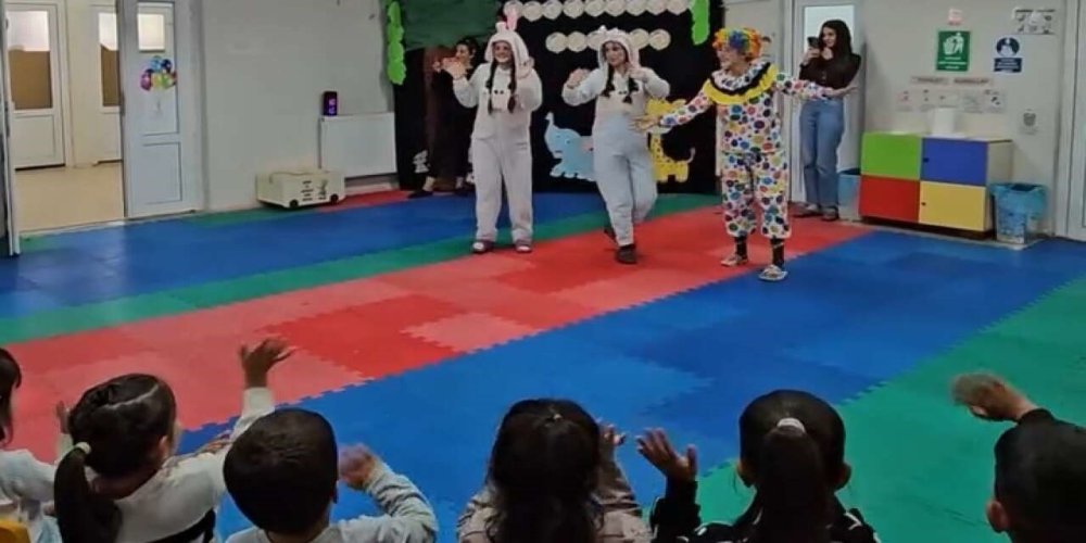 Minikler diş fırçalamayı tiyatroyla öğrendi