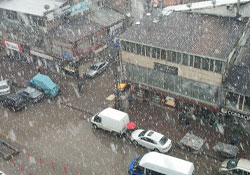 Yüksekova'da kar sürprizi