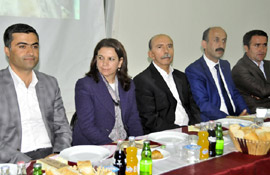 HDP'nin Hakkari adayları kanaat önderleri ile buluştu