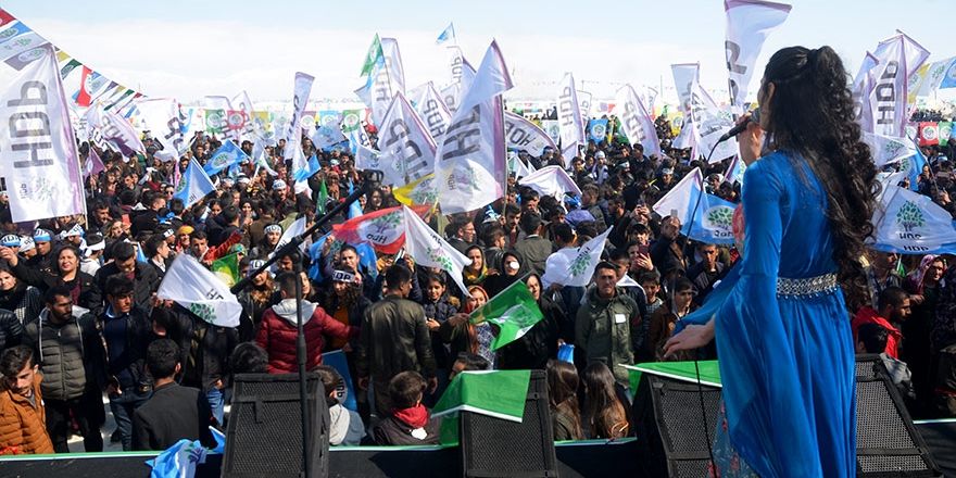 Yüksekova'da renkli Newroz kutlaması