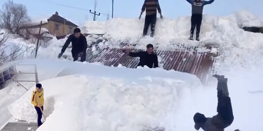 Sizden gelenler: Yüksekova'da kar yağışı