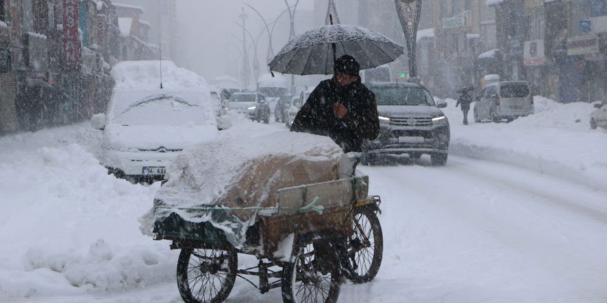 Yüksekova'da kar yağışı etkili oldu - 18-01-2021